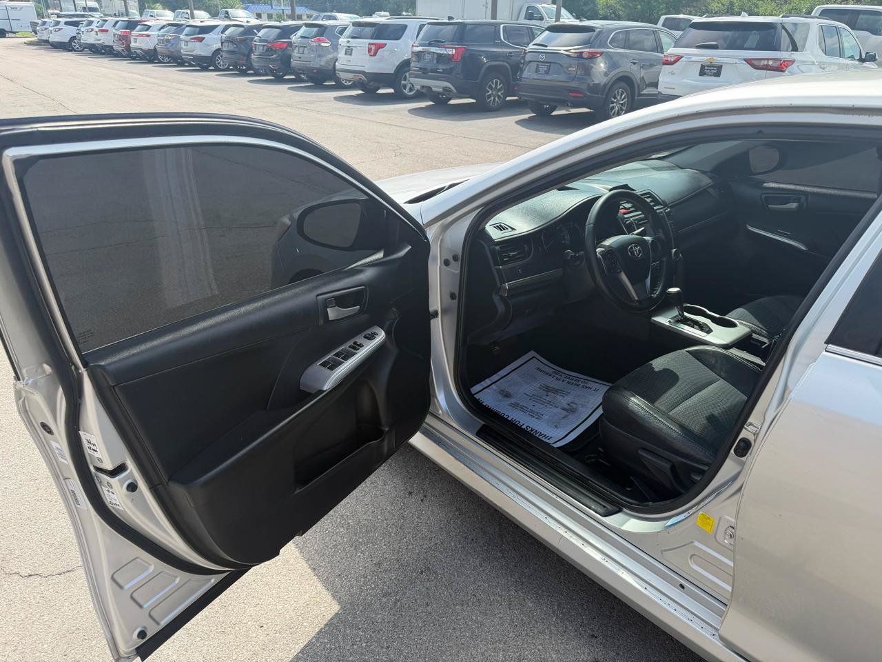 Used 2014 Toyota Camry SE w/ Fleet Convenience Package FWD image 9
