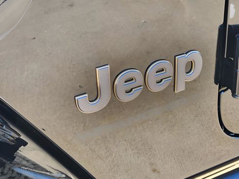 Used 2024 Jeep Wrangler Unlimited Rubicon 392 AWD/4WD image 33