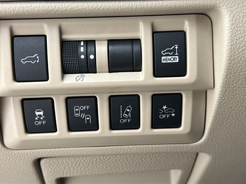 Used 2018 Subaru Outback 3.6R Limited AWD/4WD image 25