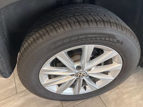 Used 2017 Volkswagen Tiguan Limited w/ Premium Package FWD image 43
