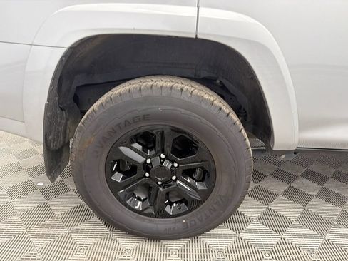 Used 2024 Toyota 4Runner SR5 Premium AWD/4WD image 18