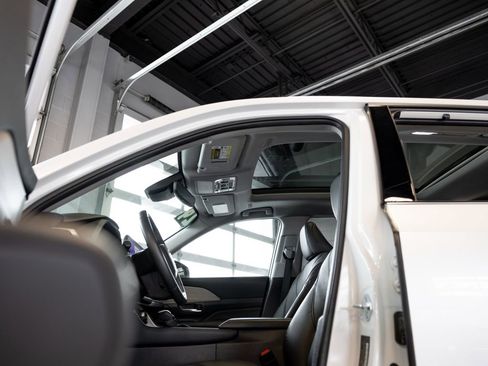 Certified 2024 Toyota Grand Highlander AWD image 10