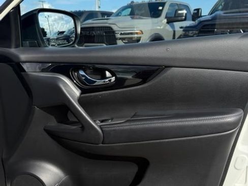 Used 2017 Nissan Rogue Sport SV FWD image 18
