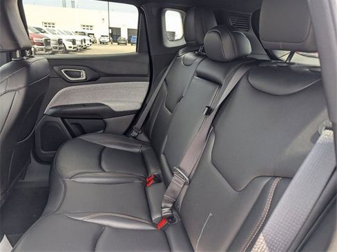 Used 2024 Jeep Compass Latitude image 18