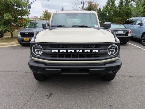 New 2025 Ford Bronco 4-Door image 2
