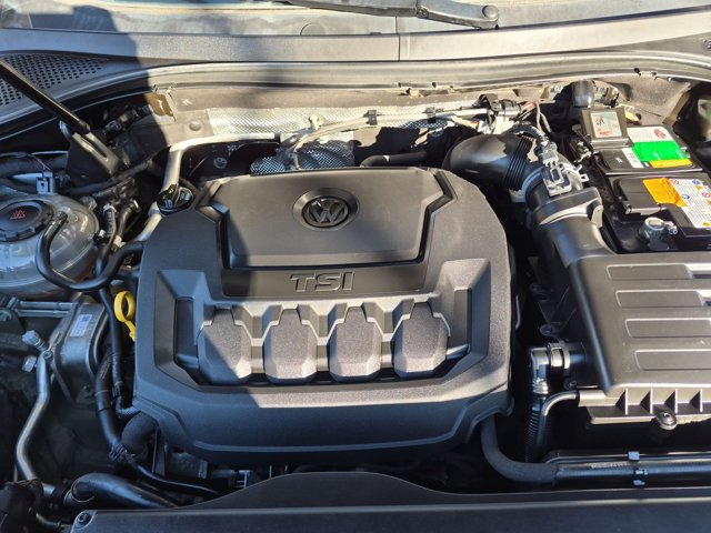 Used 2018 Volkswagen Tiguan SE AWD/4WD image 22