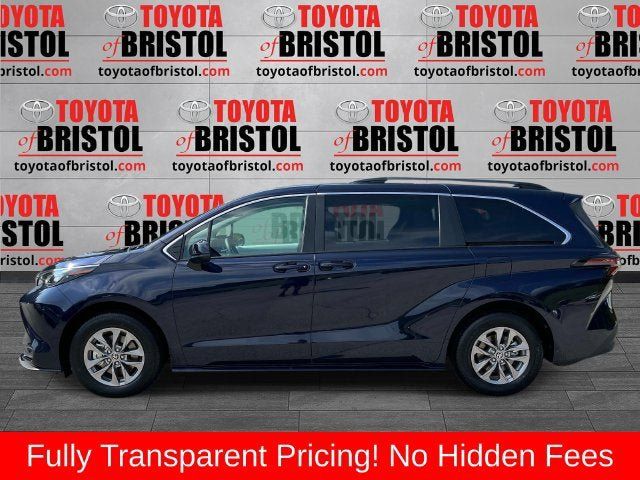 Used 2026 Toyota Sienna LE FWD image 7