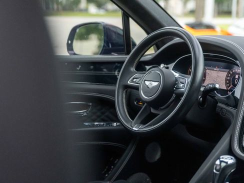 Used 2024 Bentley Bentayga AWD/4WD image 64