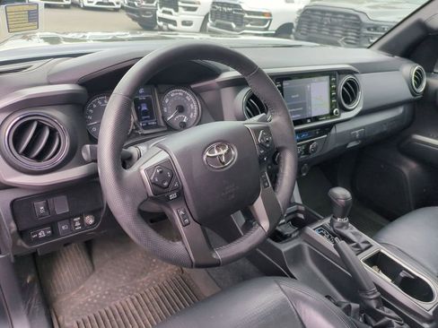 Used 2022 Toyota Tacoma TRD Off-Road w/ TRD Premium Off Road Package AWD/4WD image 13