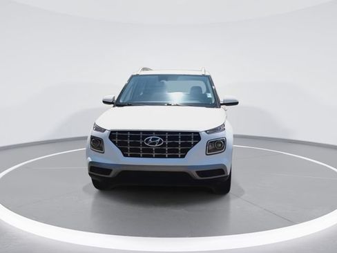 Used 2025 Hyundai Venue SEL FWD image 3