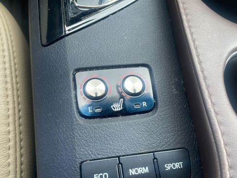 Used 2016 Toyota Avalon XLE FWD image 18