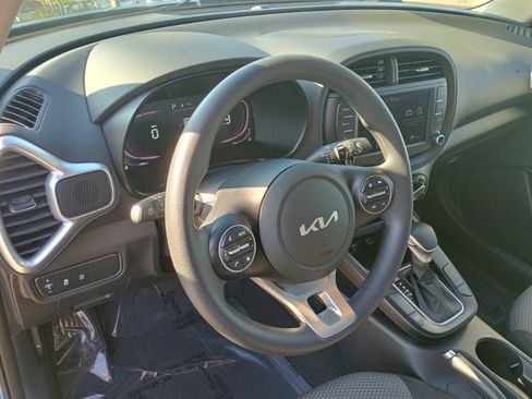 Used 2023 Kia Soul LX w/ LX Technology Package image 11