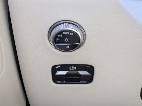 Used 2025 Mercedes-Benz GLC 300 image 30