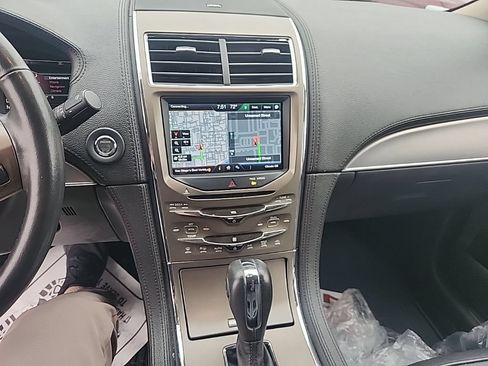 Used 2012 Lincoln MKX AWD image 23