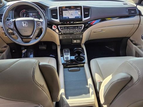 Used 2017 Honda Pilot Touring image 14