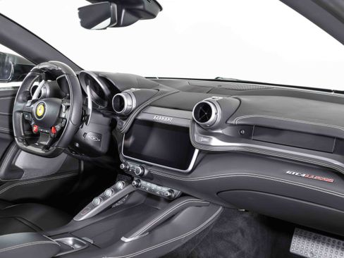 Used 2019 Ferrari GTC4Lusso image 17