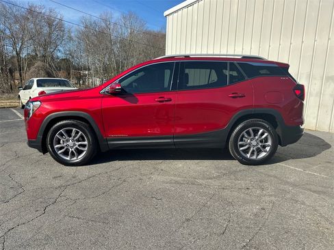 Used 2023 GMC Terrain SLT image 9