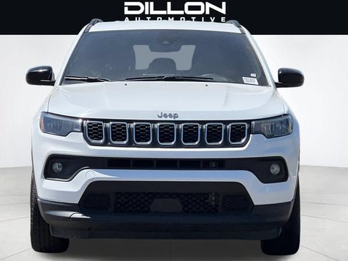 Used 2024 Jeep Compass Latitude AWD/4WD image 9