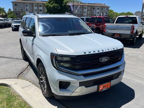 Used 2025 Ford Expedition Platinum AWD/4WD image 5