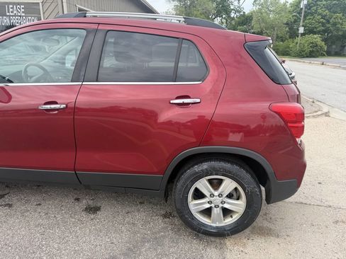 Used 2018 Chevrolet Trax LT w/ Sun & Sound Package AWD/4WD image 34