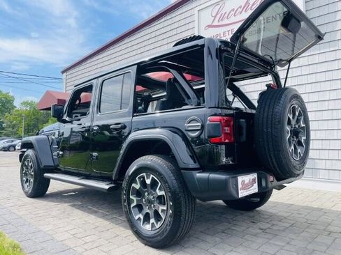 Used 2024 Jeep Wrangler Unlimited Sahara w/ Technology Group AWD/4WD image 7