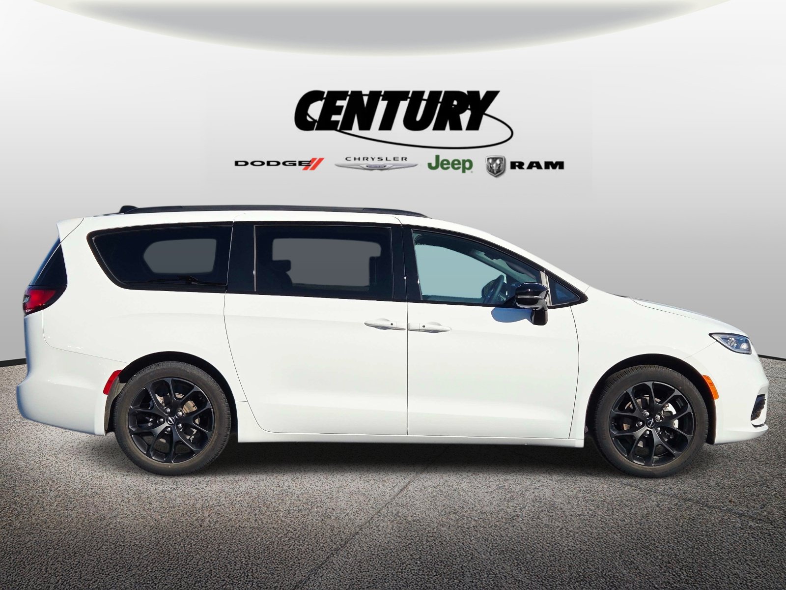 Used 2024 Chrysler Pacifica Touring-L w/ S Appearance Package FWD image 2