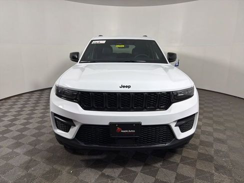 New 2025 Jeep Grand Cherokee Altitude image 2