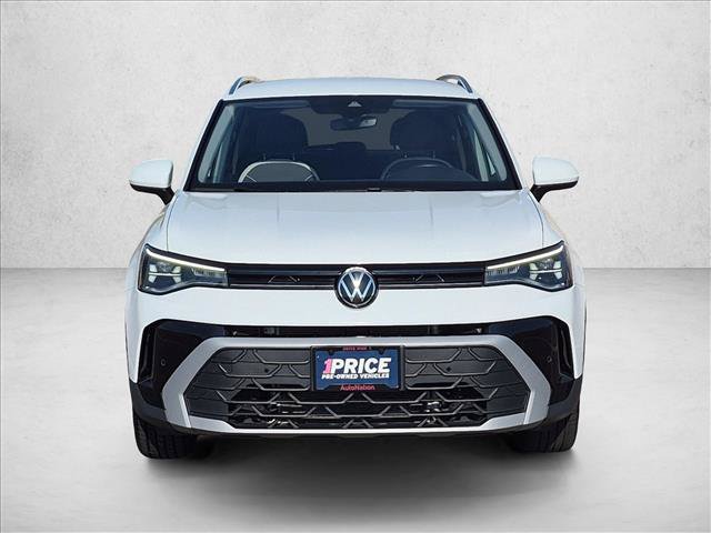 Used 2025 Volkswagen Taos SE FWD image 2