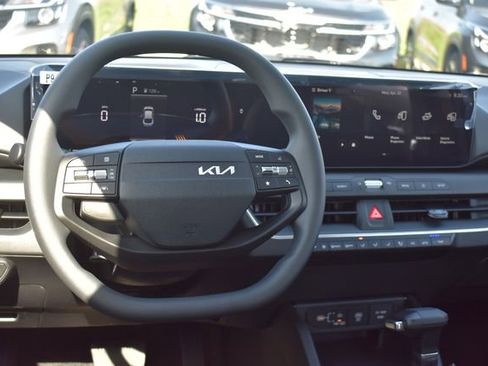 New 2026 Kia K4 FWD image 17