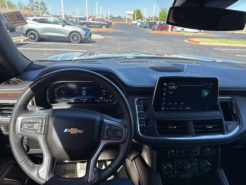 Used 2023 Chevrolet Suburban Premier AWD/4WD image 16