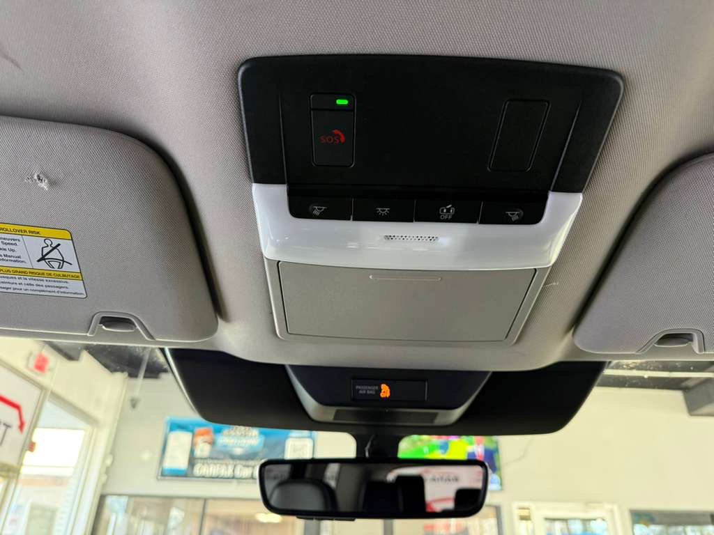 Used 2025 Nissan Pathfinder SL FWD image 19