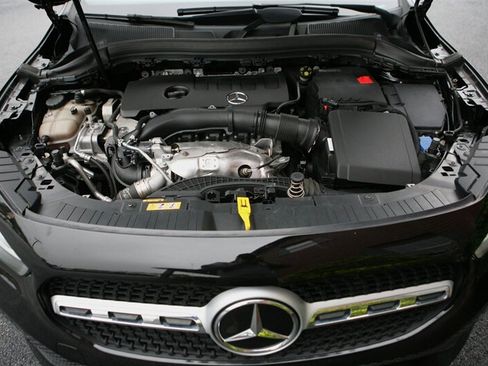 Used 2021 Mercedes-Benz GLA 250 4MATIC w/ Premium Package image 7