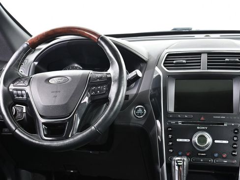 Used 2018 Ford Explorer Platinum image 8