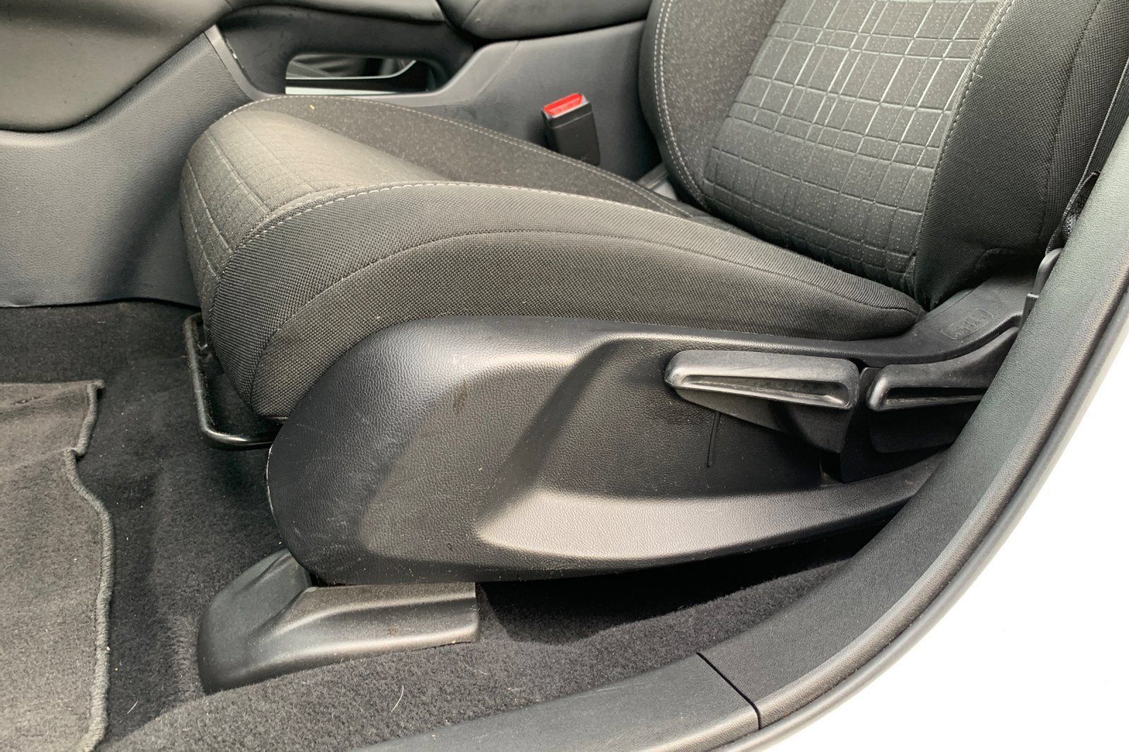 Certified 2024 Honda HR-V LX image 37