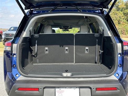 New 2025 Nissan Pathfinder SV image 13