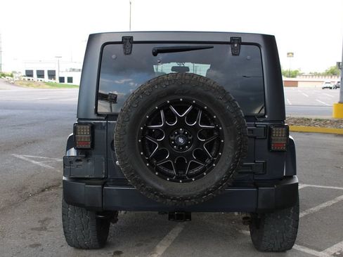 Used 2016 Jeep Wrangler Unlimited Sahara w/ Connectivity Group AWD/4WD image 8