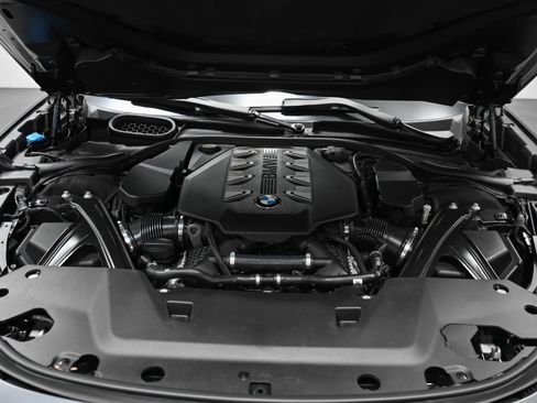 Used 2023 BMW 760i xDrive w/ Parking Assistance Package image 47