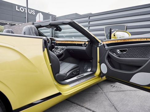 Used 2022 Bentley Continental GT image 21