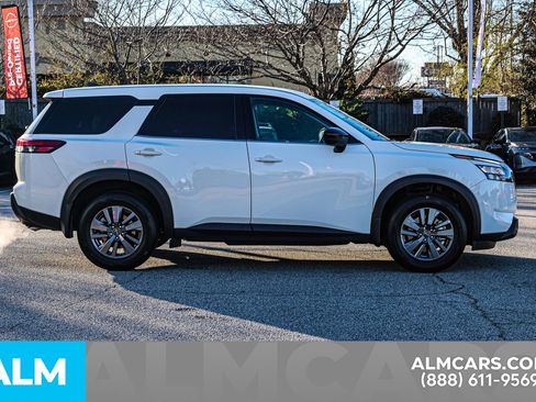 Used 2025 Nissan Pathfinder S image 10