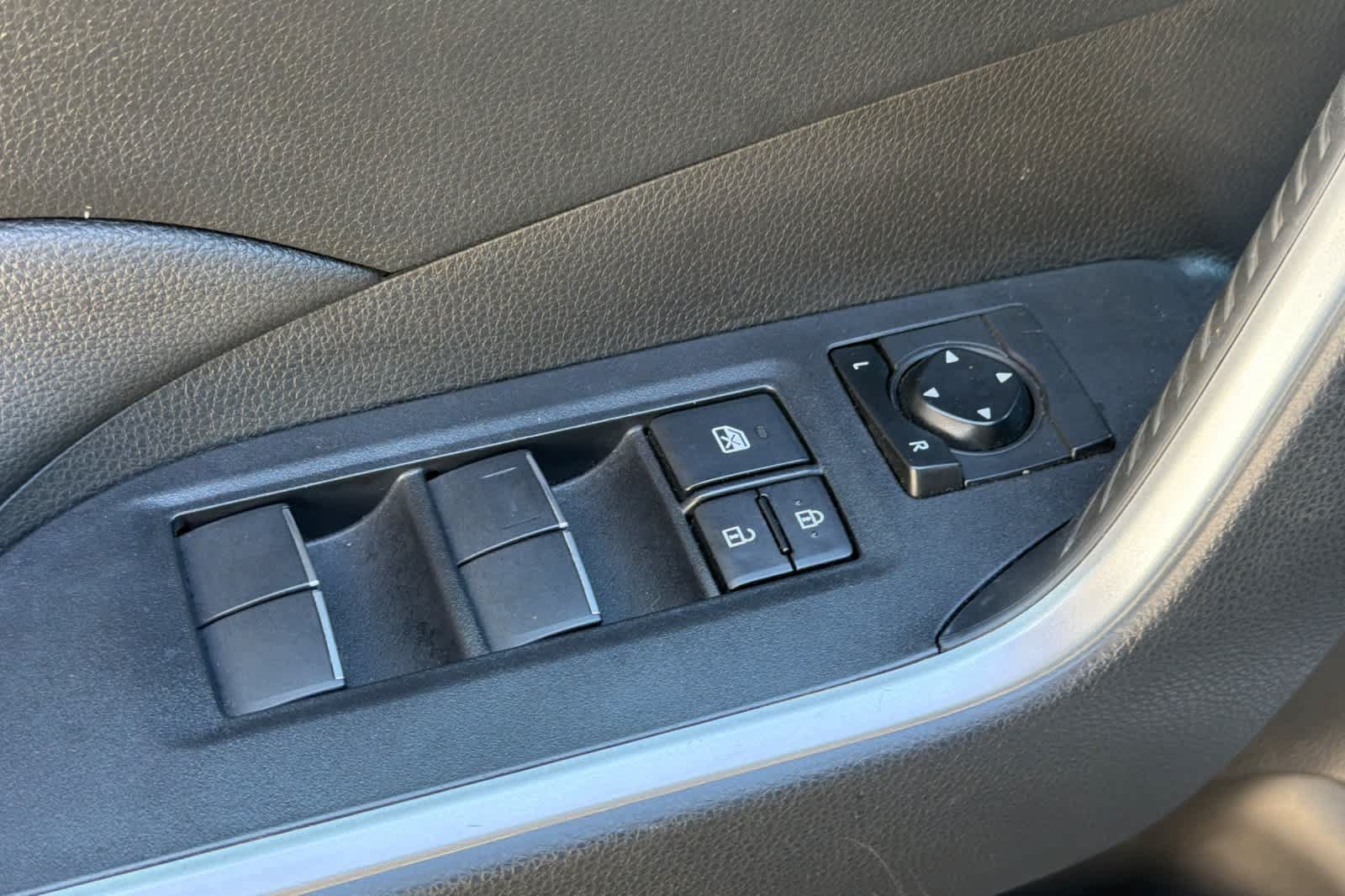 Used 2019 Toyota RAV4 XLE Premium w/ Cold Weather Package AWD/4WD image 13