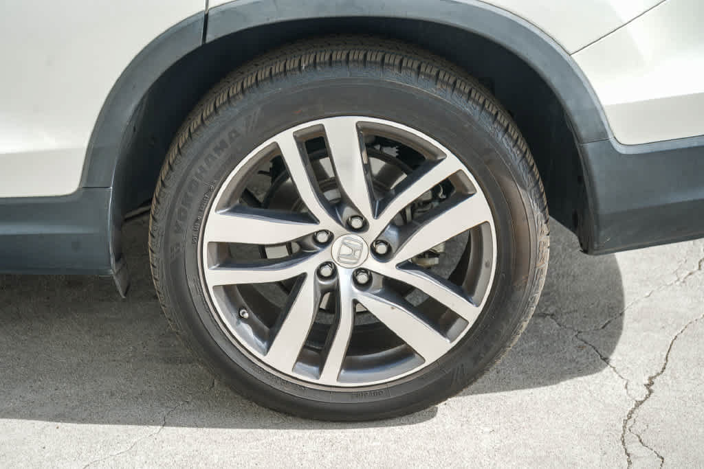 Used 2017 Honda Pilot Touring image 10