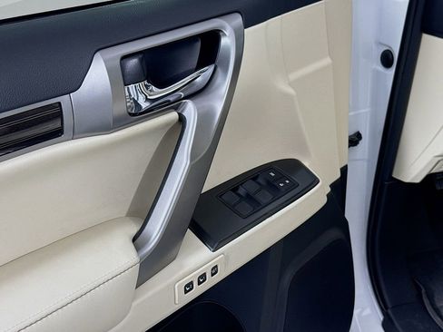 Used 2023 Lexus GX 460 Premium w/ Premium Package image 18