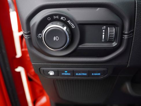 Certified 2025 Jeep Wrangler Unlimited Sahara w/ Safety Group image 22