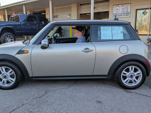 Used 2011 MINI Cooper Hardtop image 2