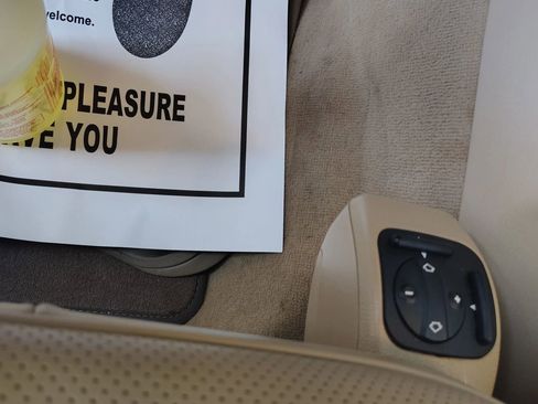 Used 2012 Mercedes-Benz GL 550 4MATIC image 32