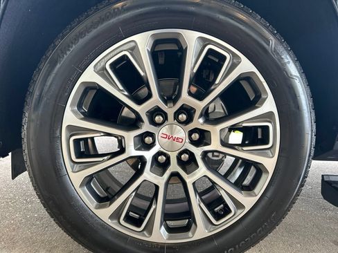 Used 2026 GMC Yukon Denali w/ Sun & Power Step Package AWD/4WD image 29