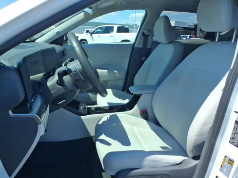 Used 2024 Hyundai Kona SEL w/ Convenience Package FWD image 8