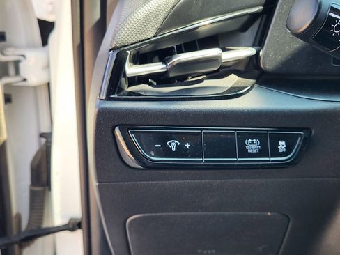 Used 2023 Kia Niro LX image 15