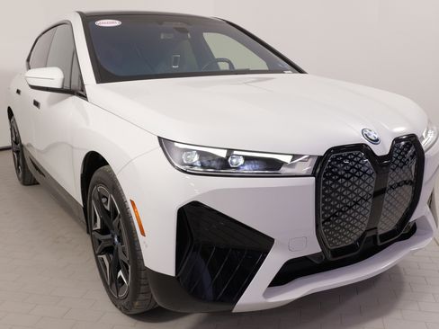 Used 2024 BMW iX xDrive50 w/ Sport Package image 6