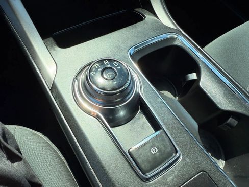 Used 2017 Ford Fusion SE w/ Fusion SE Technology Package image 17